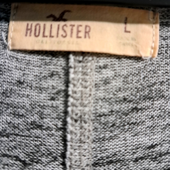 T-shirt long sleeve. Black one too. Same size and price. Bundle and save! - Picture 1 of 5